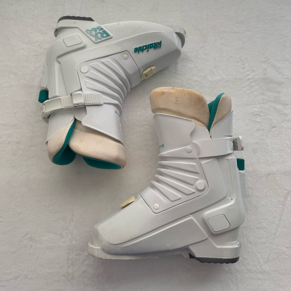 Vintage Raichle RX 560 Ski Boots Retro 80s 90s White & Teal Size 7